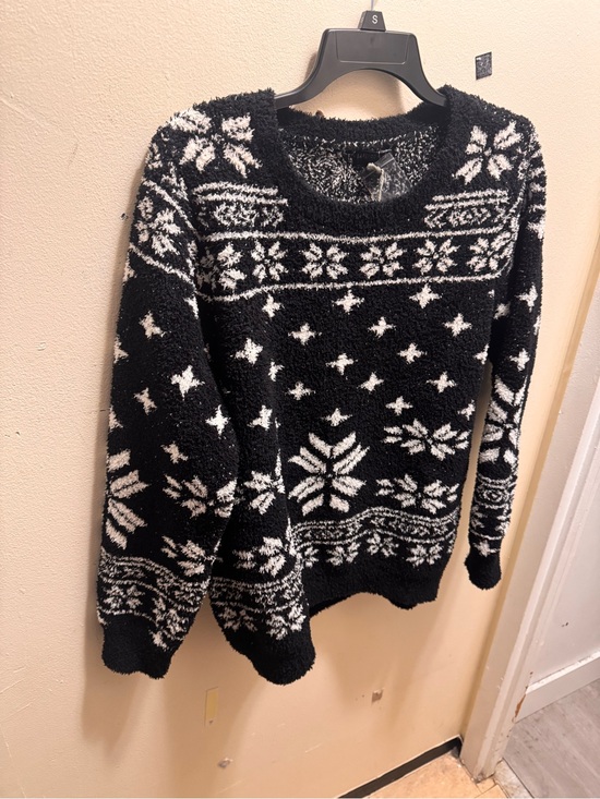 Barefoot Dreams Sweaters - Barefoot Dreams Black & White Snowflake Crewneck Sweater size large